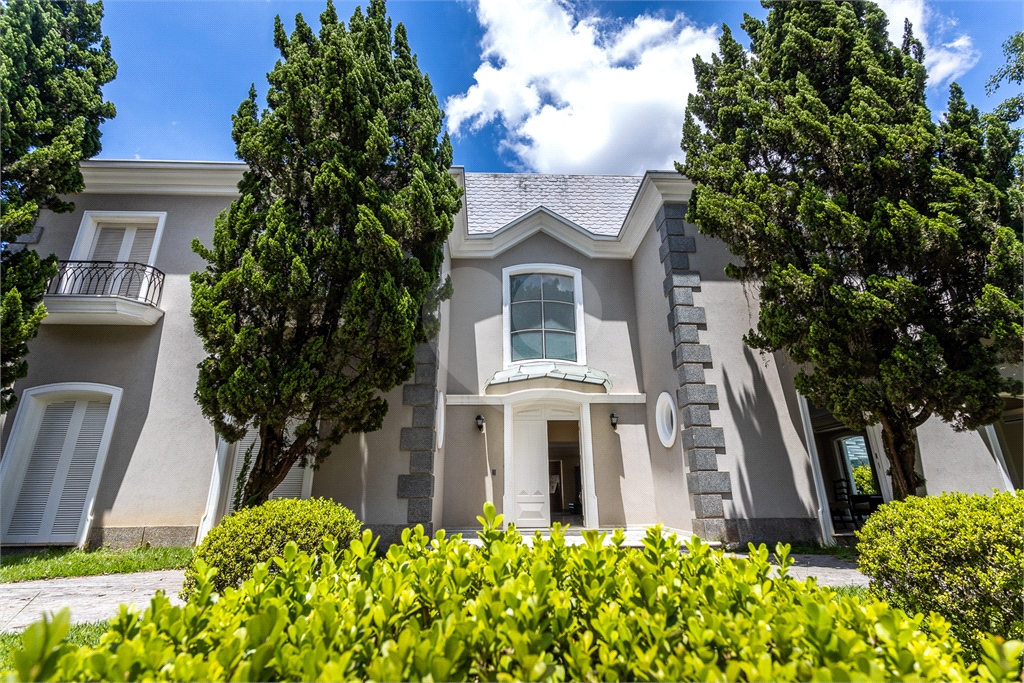 Casa de Luxo à Venda no Alphaville Residencial 0 – 4 Suítes, 1500m² de Terreno, Garagem para 10+ Car