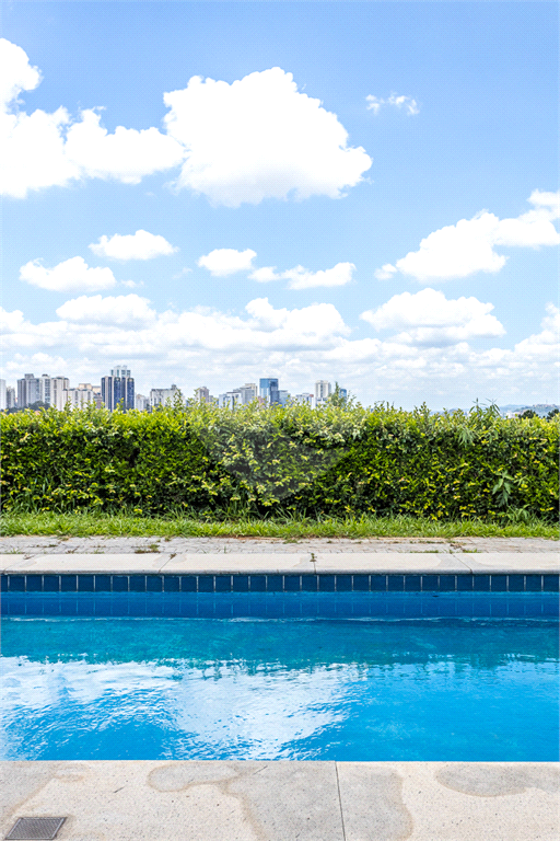 Casa de Luxo à Venda no Alphaville Residencial 0 – 4 Suítes, 1500m² de Terreno, Garagem para 10+ Car