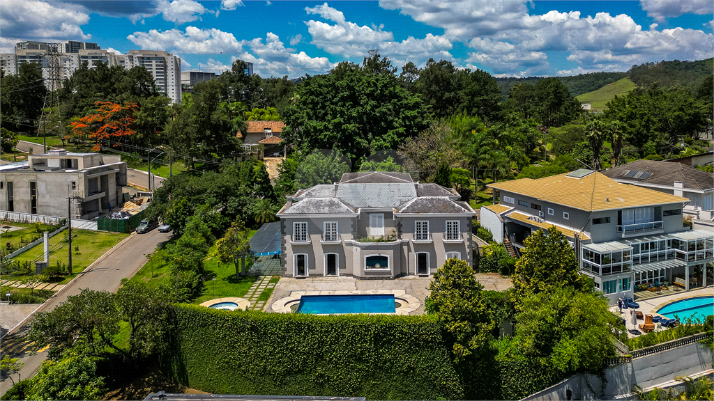Casa de Luxo à Venda no Alphaville Residencial 0 – 4 Suítes, 1500m² de Terreno, Garagem para 10+ Car