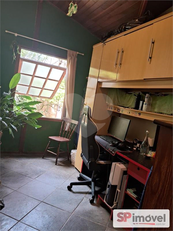 CASA DENTRO DE CONDOMINIO - SERRA DA CANTAREIRA