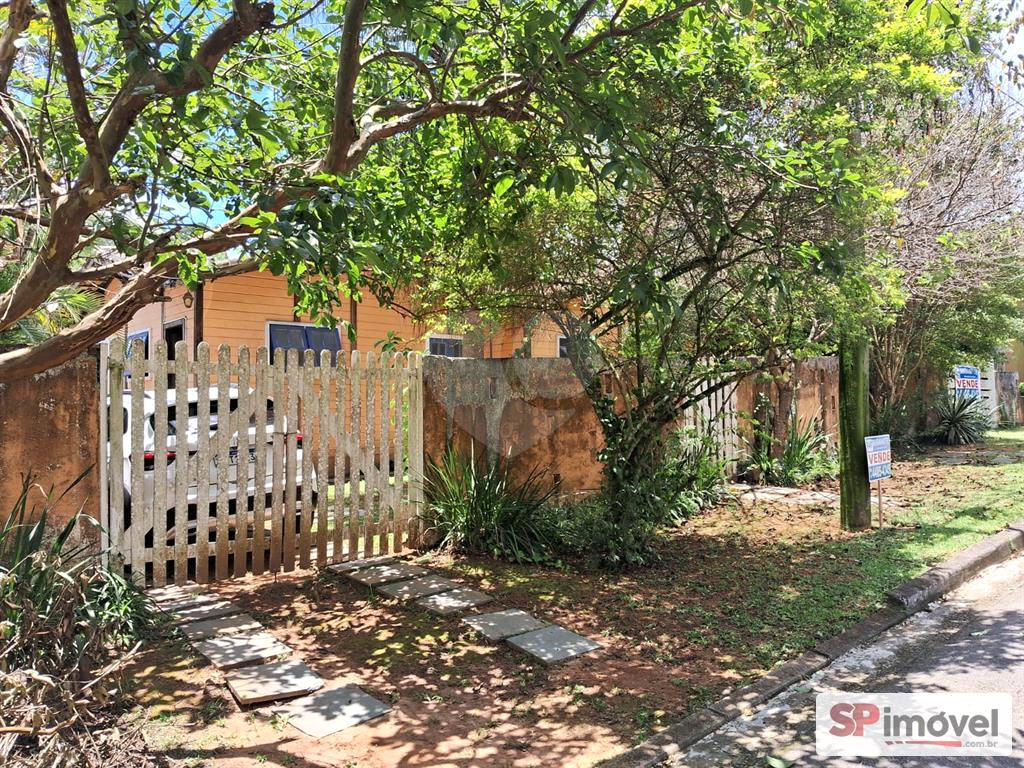 CASA DENTRO DE CONDOMINIO - SERRA DA CANTAREIRA