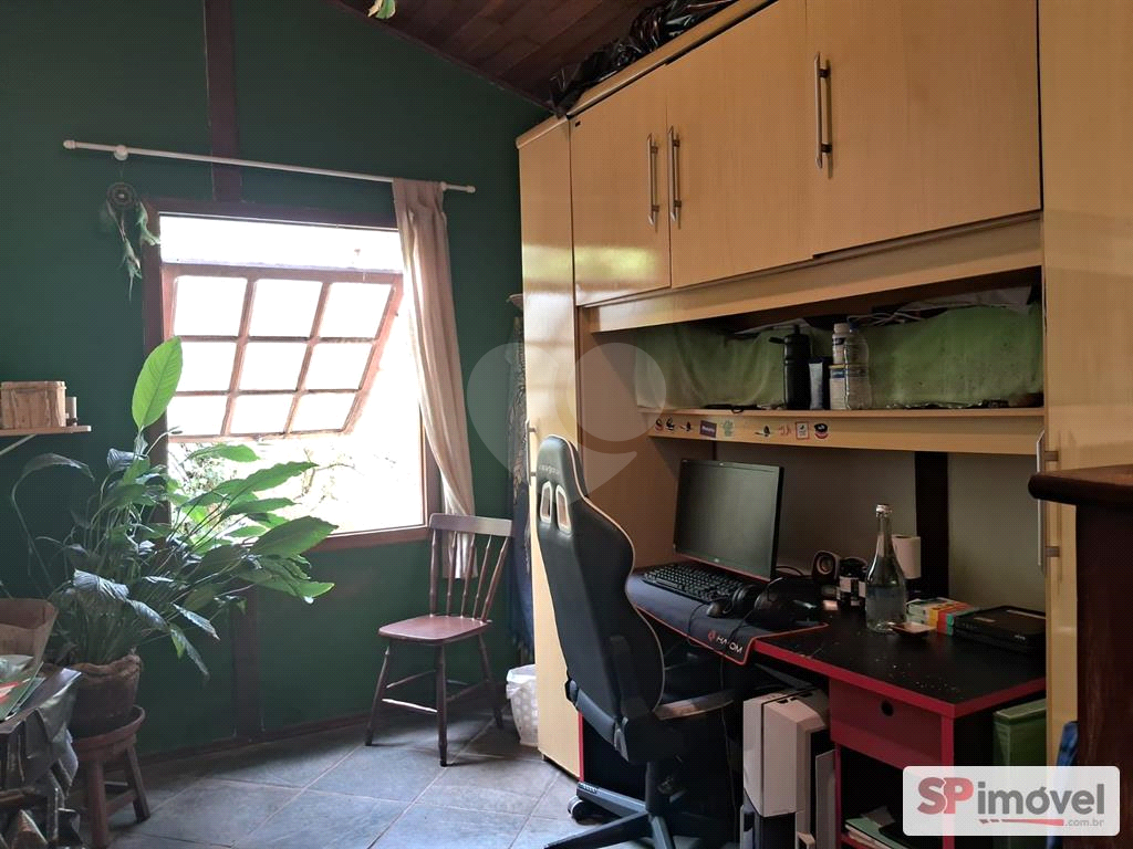 CASA DENTRO DE CONDOMINIO - SERRA DA CANTAREIRA