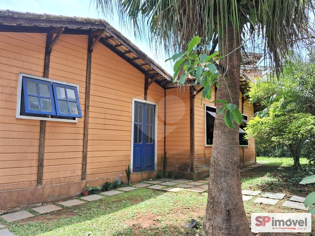 CASA DENTRO DE CONDOMINIO - SERRA DA CANTAREIRA