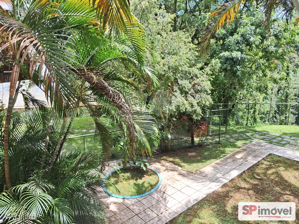 CASA DENTRO DE CONDOMINIO - SERRA DA CANTAREIRA