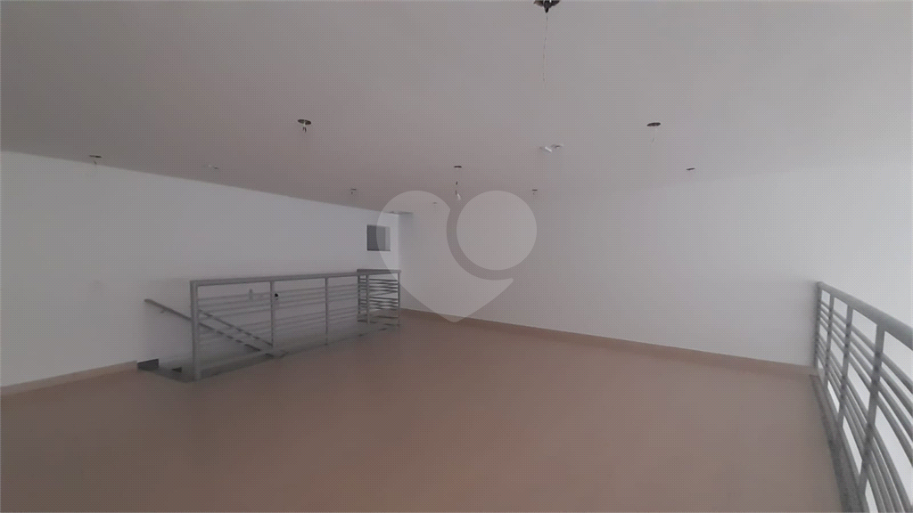 Locação de Salão Comercial - 220m² na Av. Sezefredo Fagundes*