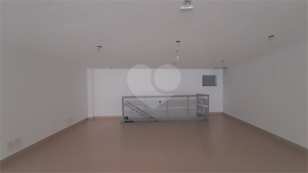 Locação de Salão Comercial - 220m² na Av. Sezefredo Fagundes*