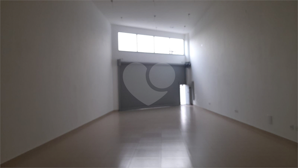 Locação de Salão Comercial - 220m² na Av. Sezefredo Fagundes*