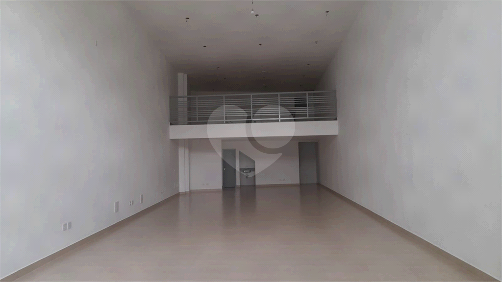 Locação de Salão Comercial - 220m² na Av. Sezefredo Fagundes*