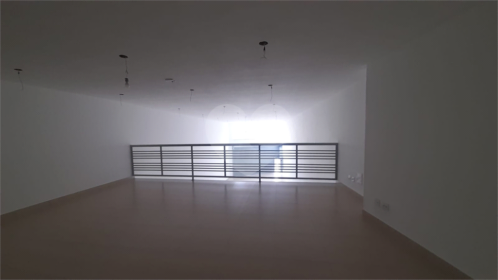 Locação de Salão Comercial - 220m² na Av. Sezefredo Fagundes*