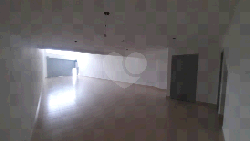 Locação de Salão Comercial - 220m² na Av. Sezefredo Fagundes*