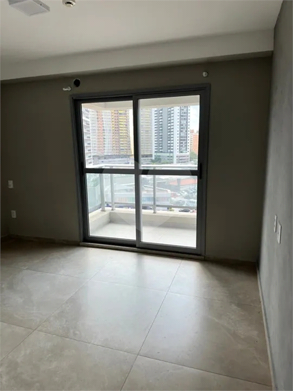 Studio reformado, à menos de 200 metros do Metro Butantã Linha 4-Amarela