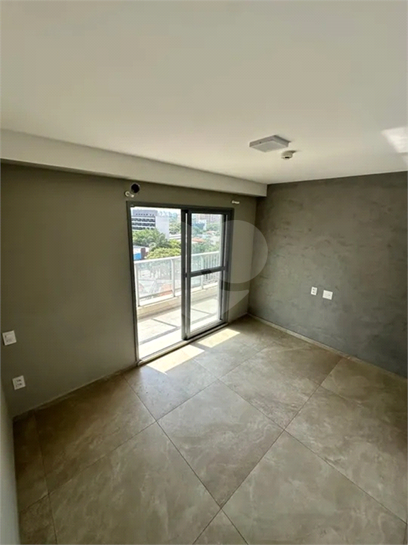 Studio reformado, à menos de 200 metros do Metro Butantã Linha 4-Amarela