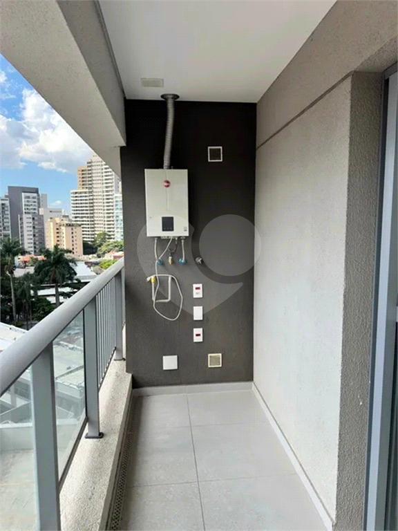 Studio reformado, à menos de 200 metros do Metro Butantã Linha 4-Amarela
