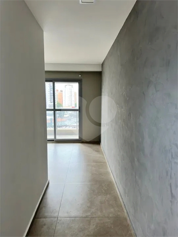 Studio reformado, à menos de 200 metros do Metro Butantã Linha 4-Amarela