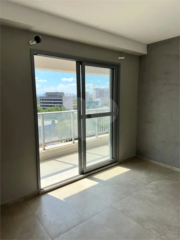 Studio reformado, à menos de 200 metros do Metro Butantã Linha 4-Amarela
