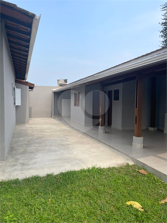 Vende-se Casa Ampla e Versátil no Balneário Flórida, Praia Grande/SP