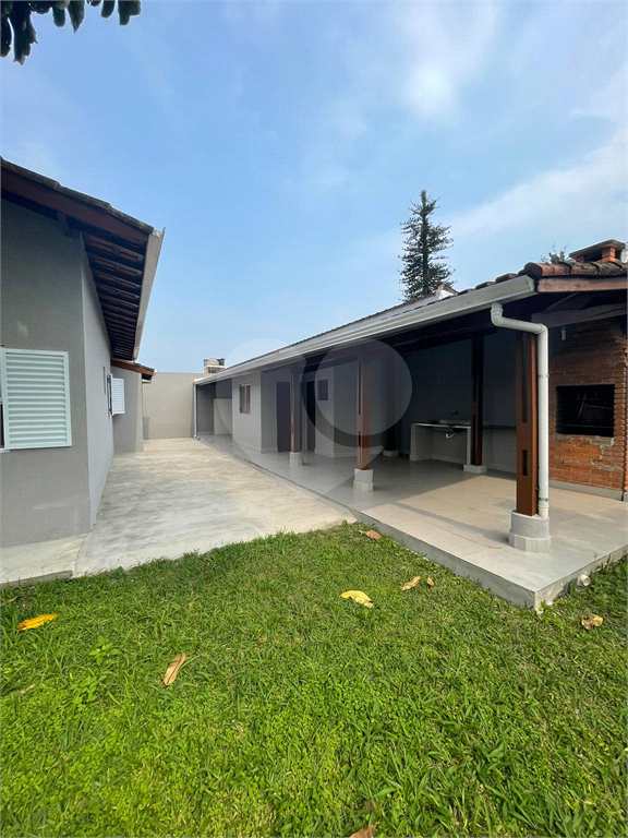 Vende-se Casa Ampla e Versátil no Balneário Flórida, Praia Grande/SP