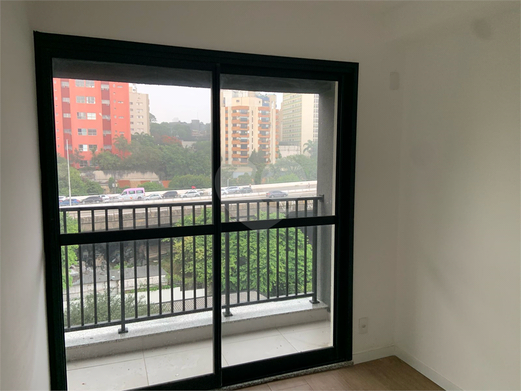 Apartamento à venda em  PINHEIROS com  33 m²