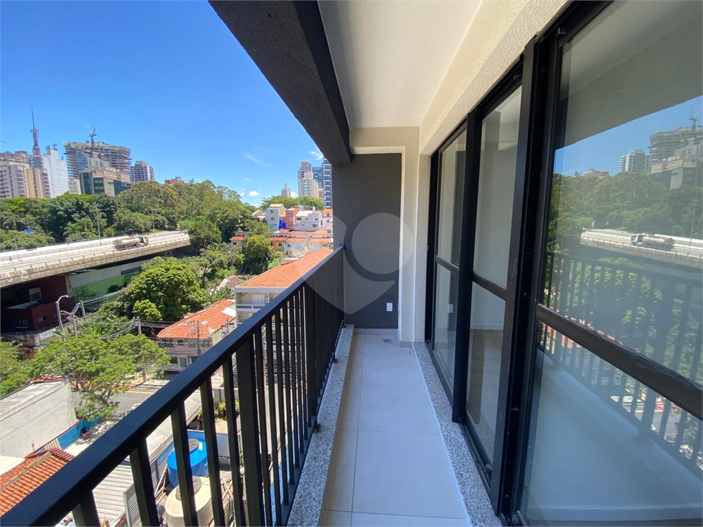 Apartamento à venda em  PINHEIROS com  33 m²