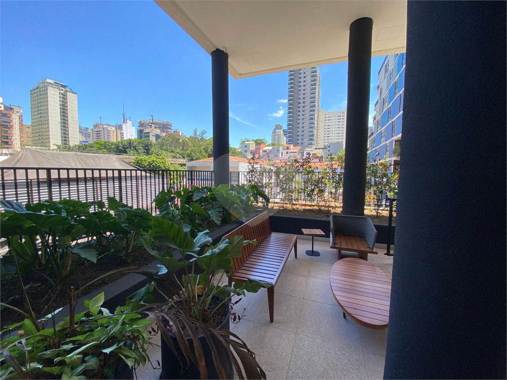 Apartamento à venda em  PINHEIROS com  33 m²