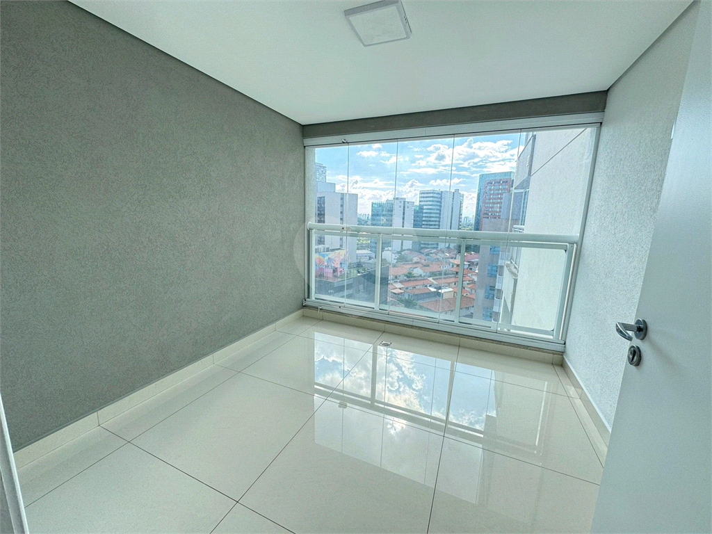 Apartamento à venda em Pinheiros com 3 dormitórios, 1 suíte e 2 vagas – Condomínio Home Design