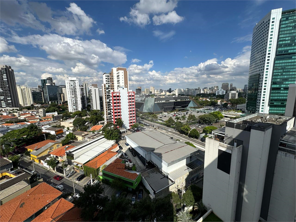 Apartamento à venda em Pinheiros com 3 dormitórios, 1 suíte e 2 vagas – Condomínio Home Design