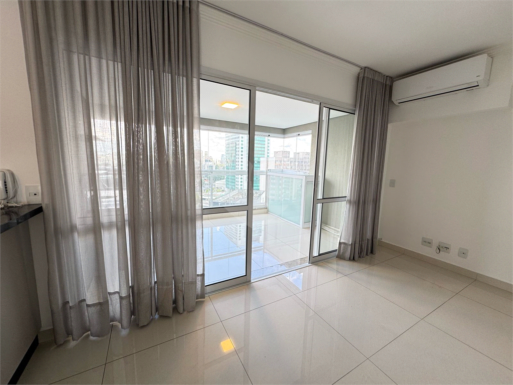 Apartamento à venda em Pinheiros com 3 dormitórios, 1 suíte e 2 vagas – Condomínio Home Design