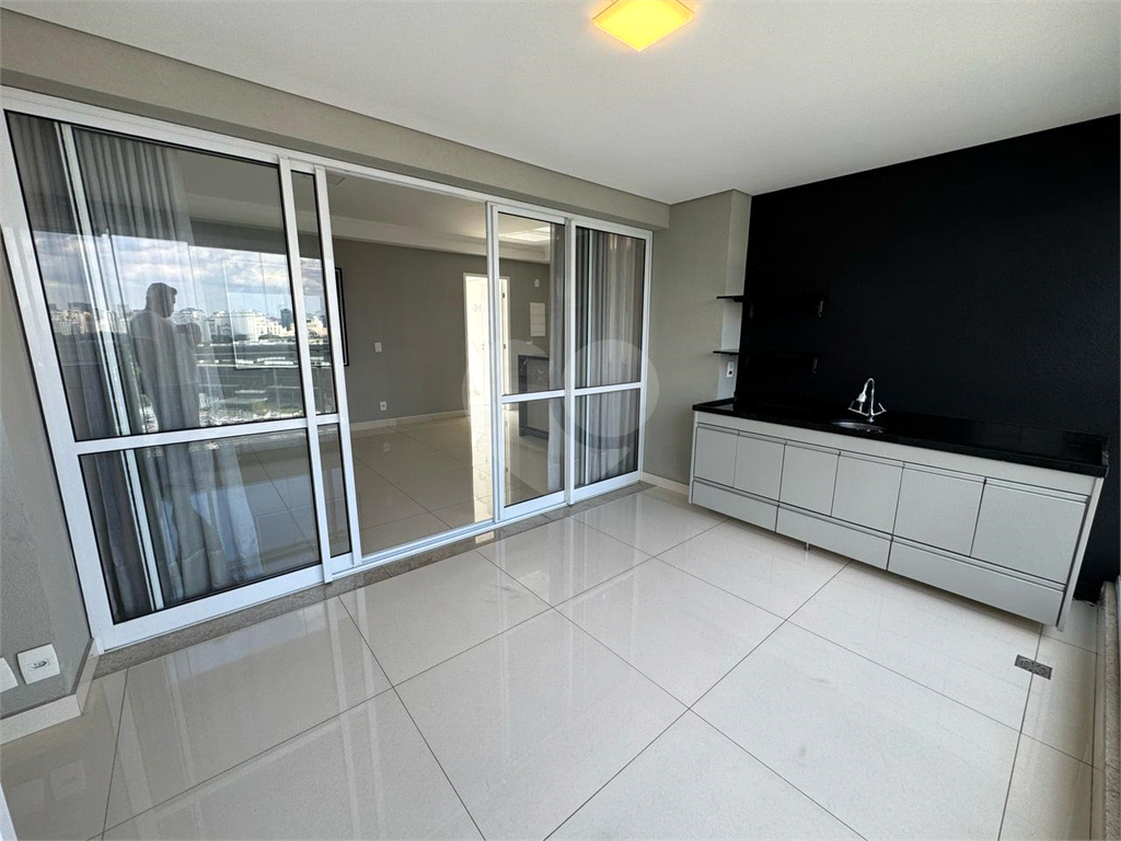 Apartamento à venda em Pinheiros com 3 dormitórios, 1 suíte e 2 vagas – Condomínio Home Design