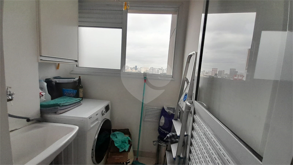 Apartamento à venda em Pinheiros com 3 dormitórios, 1 suíte e 2 vagas – Condomínio Home Design