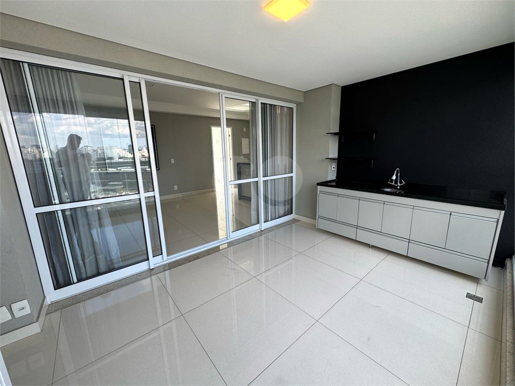 Apartamento à venda em Pinheiros com 3 dormitórios, 1 suíte e 2 vagas – Condomínio Home Design