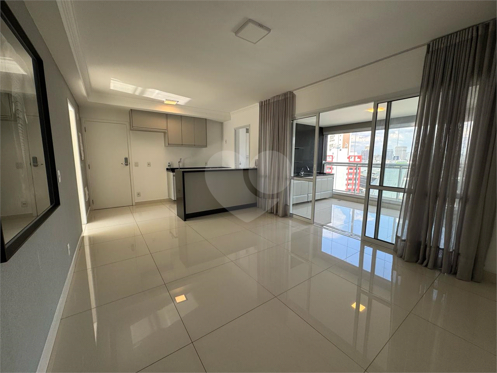 Apartamento à venda em Pinheiros com 3 dormitórios, 1 suíte e 2 vagas – Condomínio Home Design