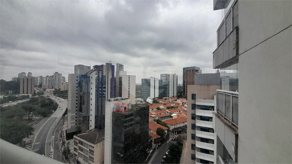 Apartamento à venda em Pinheiros com 3 dormitórios, 1 suíte e 2 vagas – Condomínio Home Design