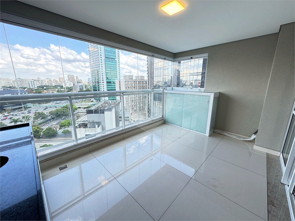 Apartamento à venda em Pinheiros com 3 dormitórios, 1 suíte e 2 vagas – Condomínio Home Design