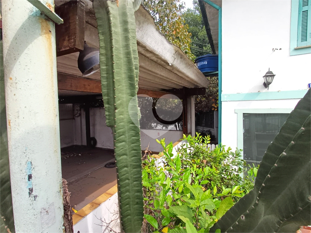 Casa Ampla à Venda – Próximo ao Horto Florestal e Comércio Local