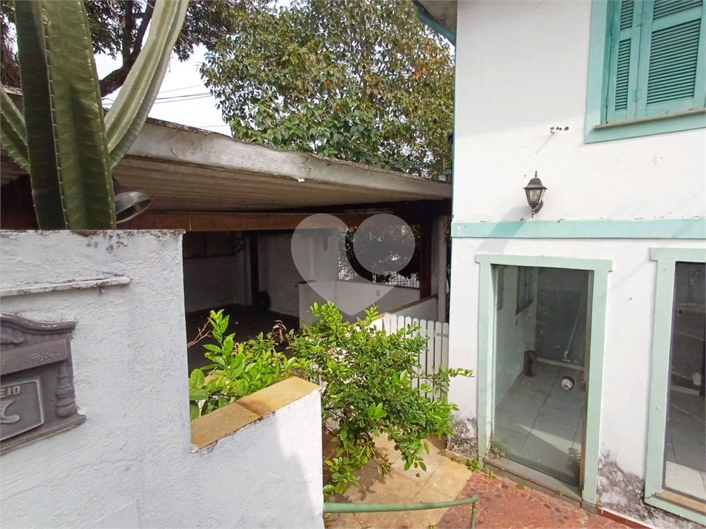 Casa Ampla à Venda – Próximo ao Horto Florestal e Comércio Local