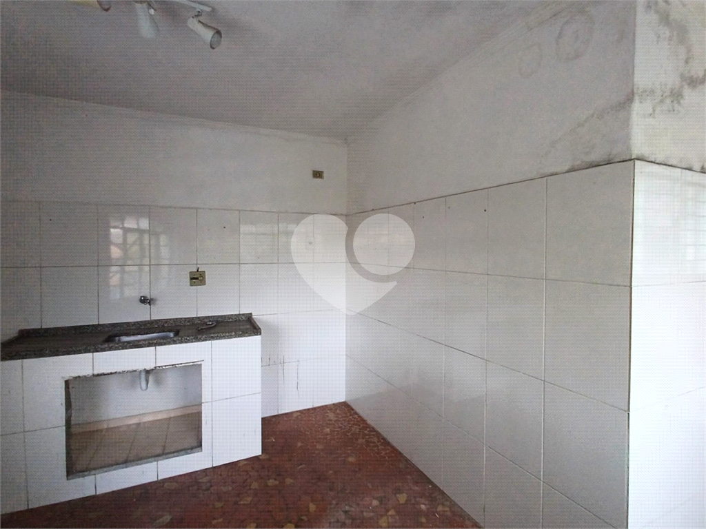 Casa Ampla à Venda – Próximo ao Horto Florestal e Comércio Local