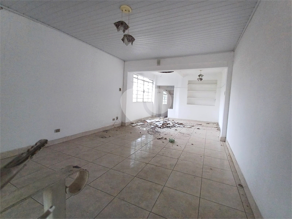 Casa Ampla à Venda – Próximo ao Horto Florestal e Comércio Local