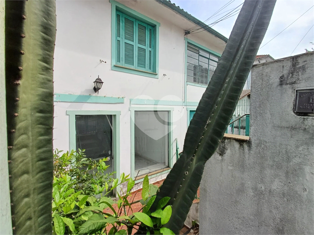 Casa Ampla à Venda – Próximo ao Horto Florestal e Comércio Local