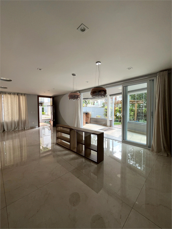 CONDOMINIO NO TREMEMBÉ DE ALTO PADRÃO