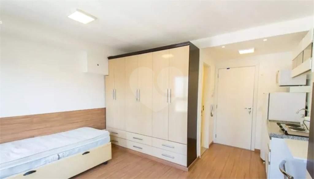 Studio pronto para morar ou investir na Liberdade
