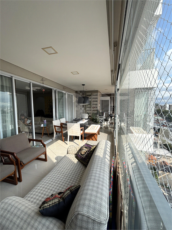 Apartamento andar alto, vista panorâmica da região, ampla varanda gourmet com churrasqueira
