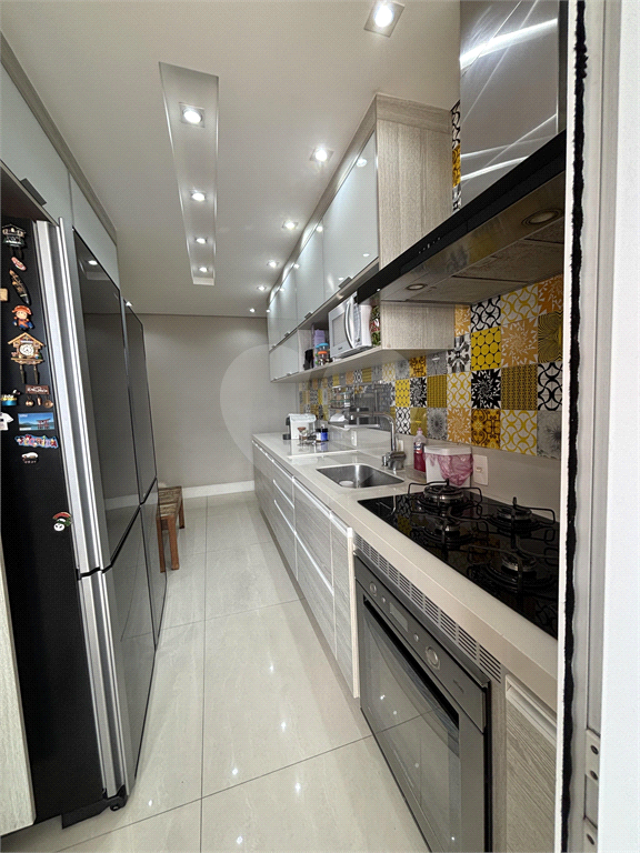 Apartamento andar alto, vista panorâmica da região, ampla varanda gourmet com churrasqueira