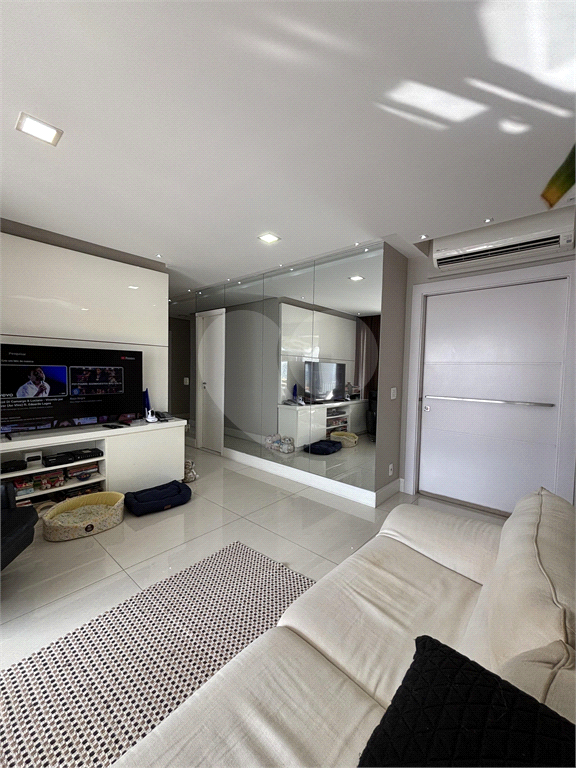 Apartamento andar alto, vista panorâmica da região, ampla varanda gourmet com churrasqueira