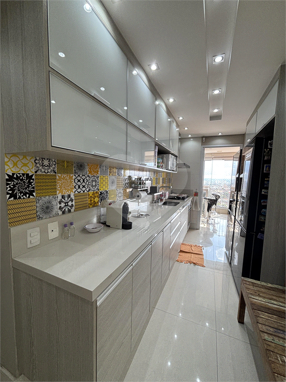 Apartamento andar alto, vista panorâmica da região, ampla varanda gourmet com churrasqueira