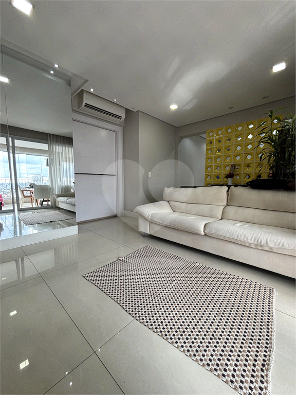 Apartamento andar alto, vista panorâmica da região, ampla varanda gourmet com churrasqueira