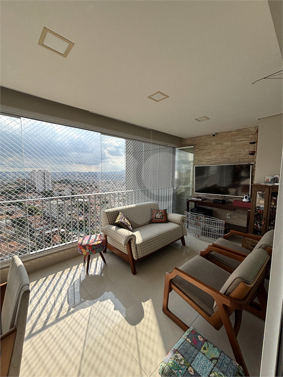 Apartamento andar alto, vista panorâmica da região, ampla varanda gourmet com churrasqueira