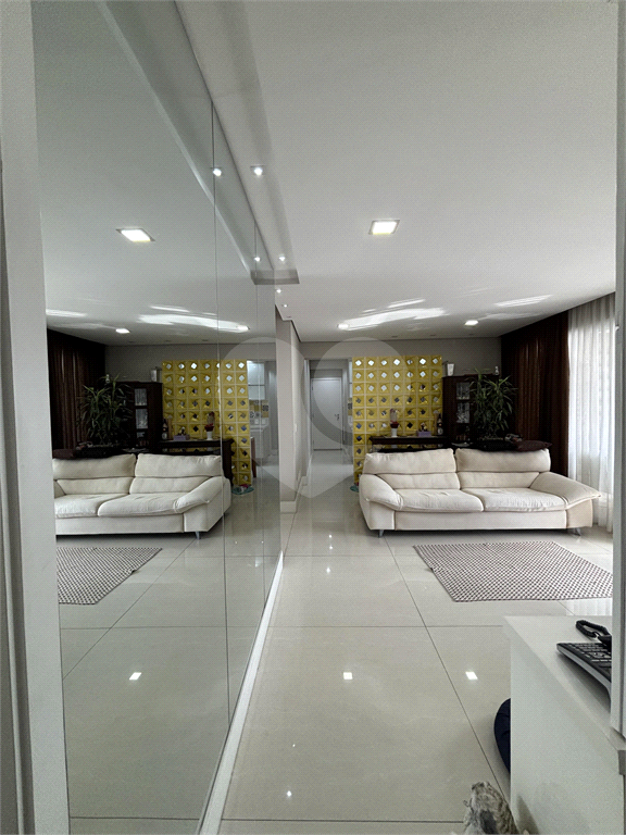 Apartamento andar alto, vista panorâmica da região, ampla varanda gourmet com churrasqueira