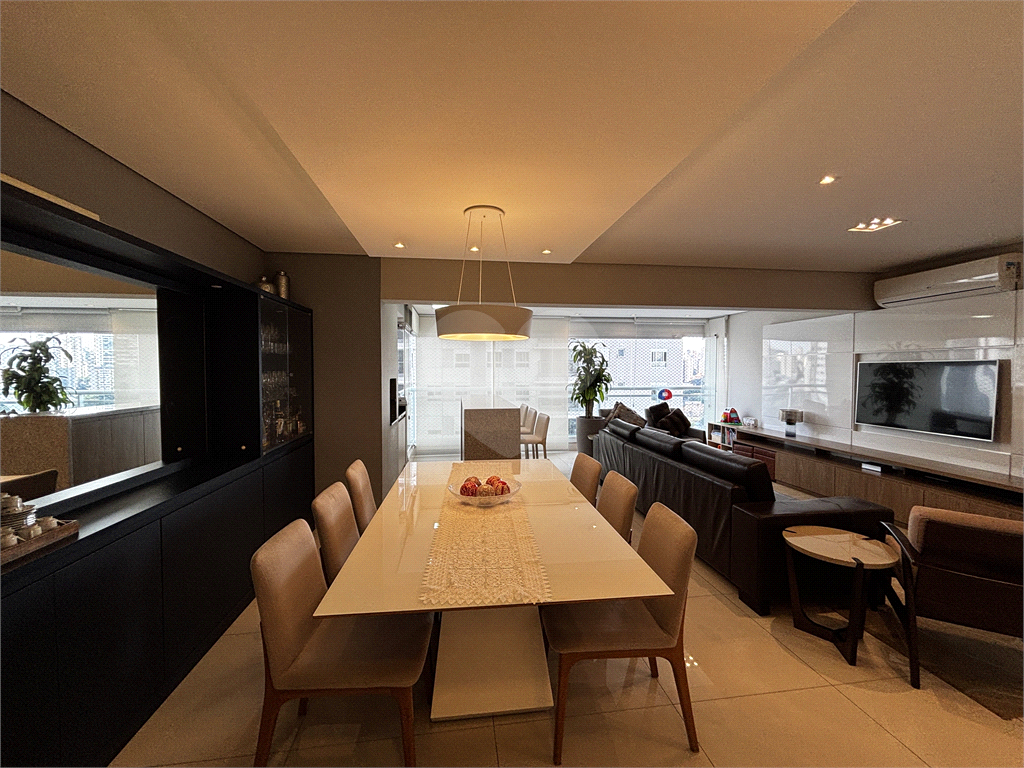 Apartamento de 117 m², com 2 dormitórios e 2 vagas na Barra Funda - Zona Oeste