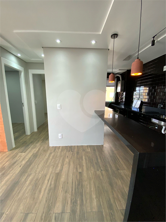 EXCELENTE APARTAMENTO Localizado no bairro do Bom Retiro próximo à Avenida Santos Dumont, com acesso