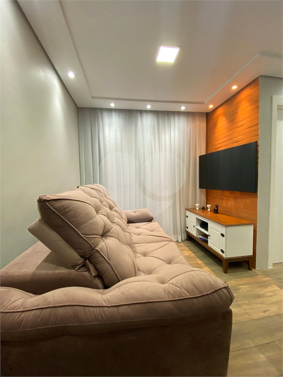 EXCELENTE APARTAMENTO Localizado no bairro do Bom Retiro próximo à Avenida Santos Dumont, com acesso